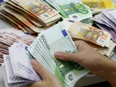 Grci za dan podigli gotovo milijardu eura sa računa