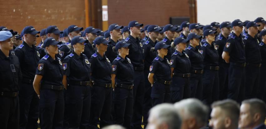 policija