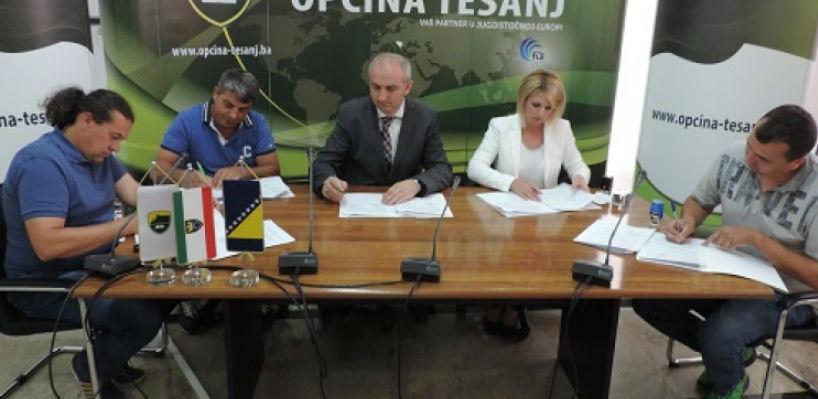U Općini Tešanj potpisani ugovori za prvi dio kapitalnih projekata