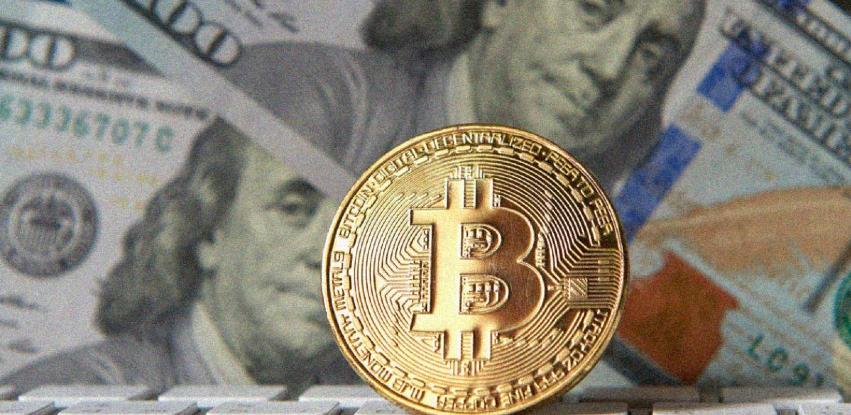 Dolar ponovo skače, bitcoin slabi