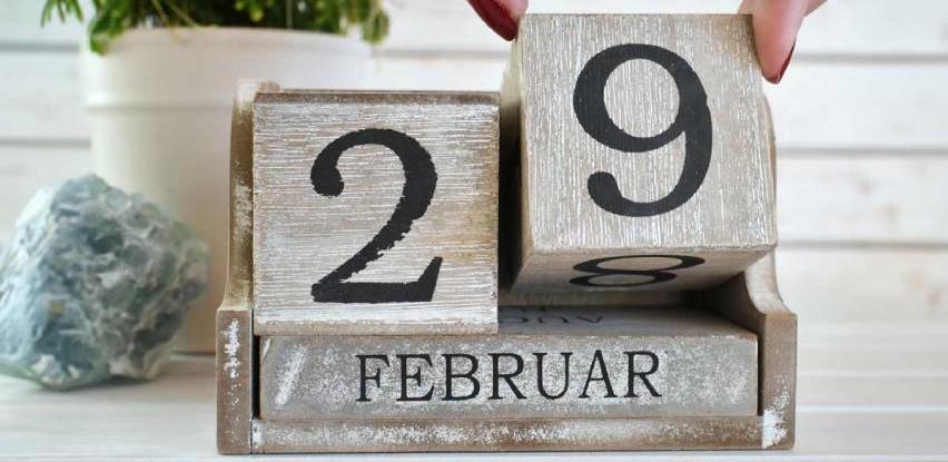 februar