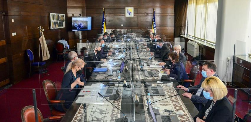 Vlada FBiH: Policijski sat i dalje od 21 do pet ujutro