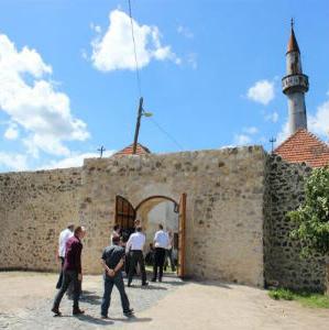 Saniran bedemski zid na ulazu u Stari grad "Jezerski"