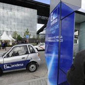 Telefonska govornica na koju se pune električni automobili