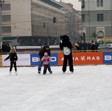 Otvoreno novo klizalište ispred BBI centra
