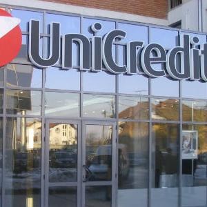 UniCredit prodaje milijardu dolara loših kredita