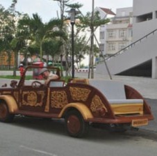 Za njim se okreću svi: Auto od drveta