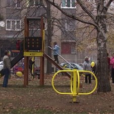 Raiffeisen banka donira tri dječija igrališta za djecu Sarajeva, Banje Luke i Kaknja