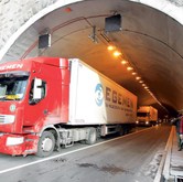 Kružni put puca pod "Gazelinim" teretom - nedovršena saobraćajnica mora da primi 5,5 puta više teretnjaka nego što je predviđeno