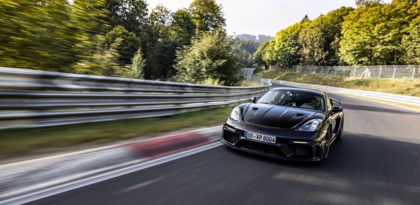 Porsche 718 Cayman GT4 RS briljira