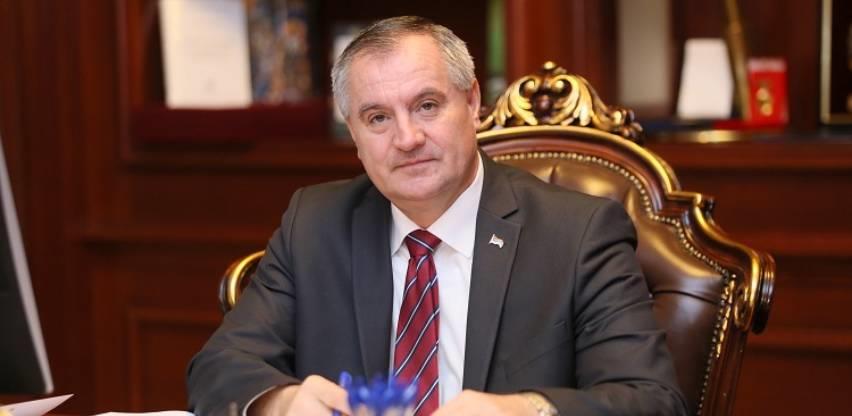 VLADA RS