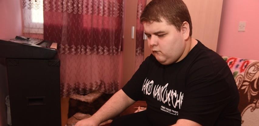 Priča o Emrahu Tepiću, upornosti i volji mladića koji je rođen slijep