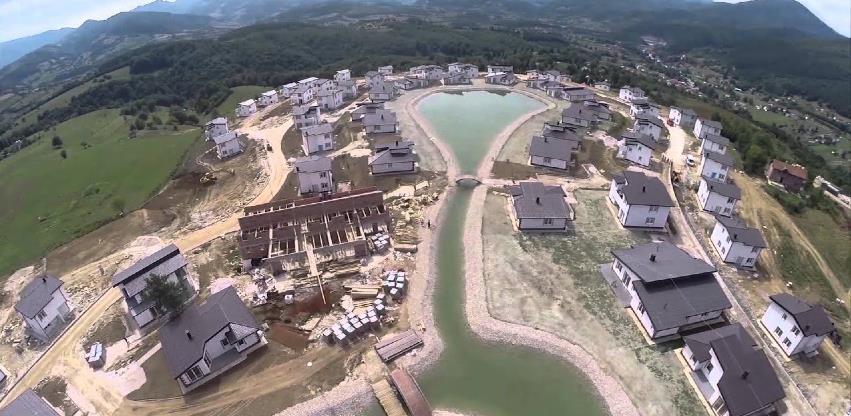 Iako građani negoduju, u Hadžićima cvjeta prodaja zemlje