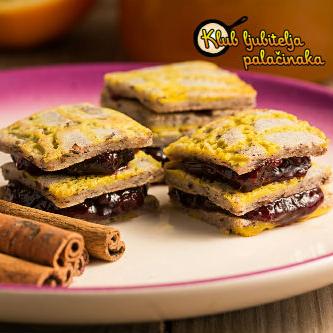 Kockaste trotoar palčinke sa cimetom