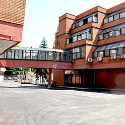 Asfaltiran plato ispred Općine Stari Grad